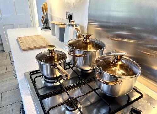 Kitchen, City Link - Mapperley Park Suite - Free parking,tram&busroutes,HSwifi,upto9 by KP in Sherwood