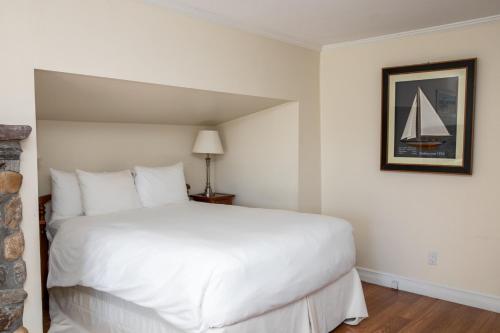 Three Village Inn Room Type - Queen Room with Sea View