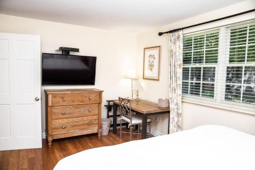 Three Village Inn Room Type - Superior King Room Three Village Inn Room Type - Superior King Room