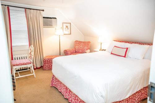 Three Village Inn Room Type - Standard Queen Room