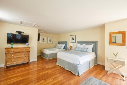 Three Village Inn Room Type - Queen Room with Two Queen Beds