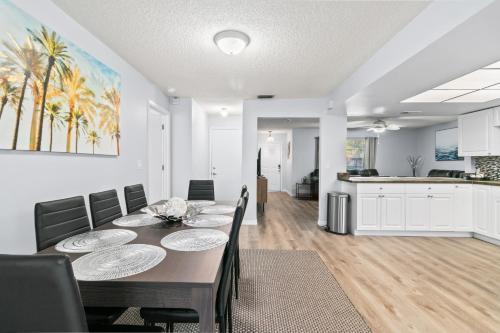 Spacious Modern House. Private Heated Pool and Spa in Sarasota, USA