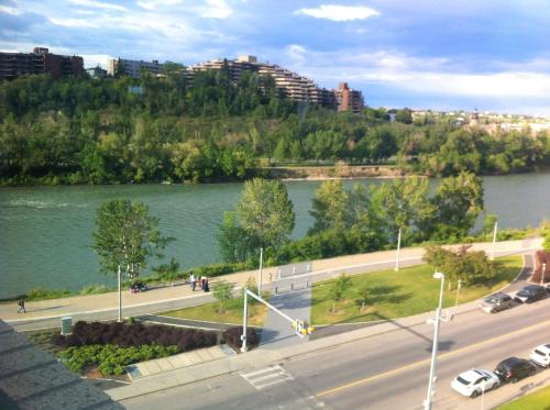 Amicable, Cozy, High Speed Internet, Sleeps 2 Riverview Downtown Apartment, Canmore, Alberta