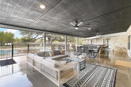 Instalações, Mountain Views I Pool&Hot Tub I Home for 20 Guests in Rio Frio (TX)