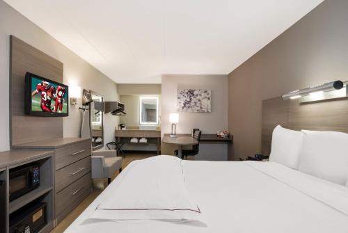 Red Roof Inn PLUS+ Chicago - Naperville