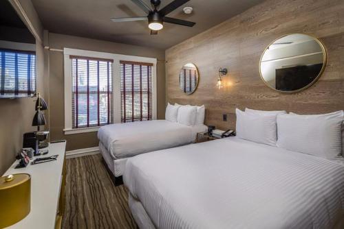 2 double beds