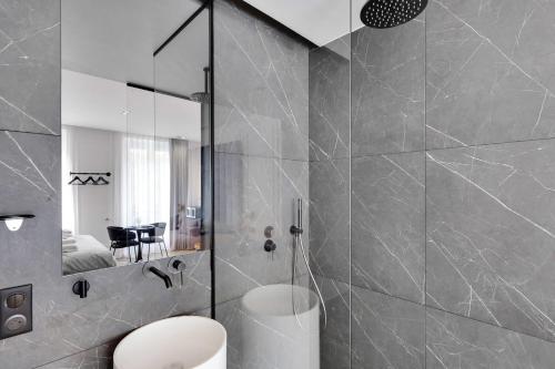 Shower, Charming private room - 2P - Les halles in Paris