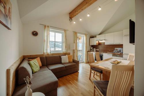 Apartment with Mountain View