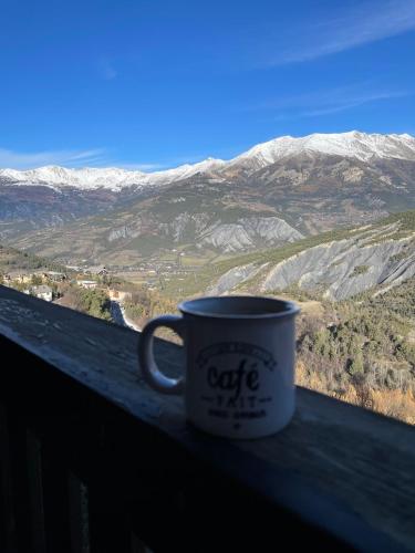 Appartement au Sauze vue montagne