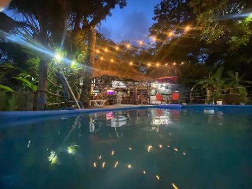 Kolam renang, Casa de la Iguana in Livingston