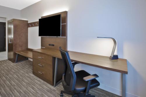 Holiday Inn Express & Suites Okemos - University Area