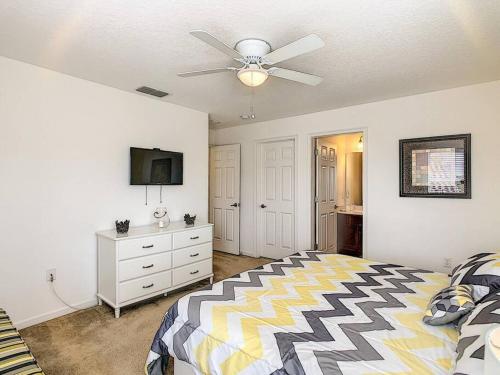 Disney Area Pool Home - 6BR/4.5Ba - 12 Guests in Davenport, USA