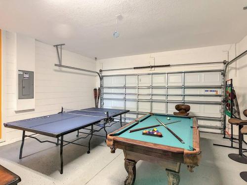 Disney Area Pool Home - 6BR/4.5Ba - 12 Guests in Davenport, USA