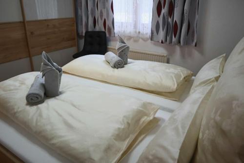 One-Bedroom Apartment image 2