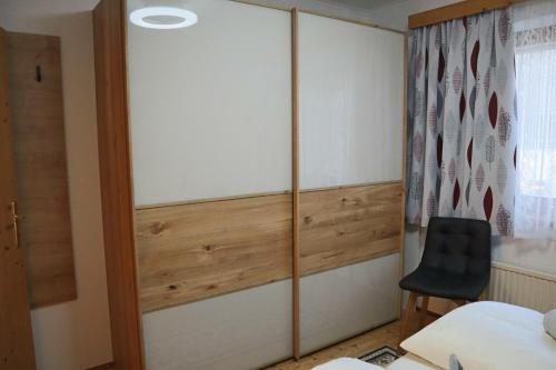 One-Bedroom Apartment image 5