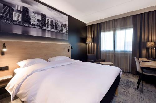 . Park Inn by Radisson Oslo Airport Hotel West