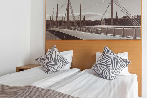 2 twin beds