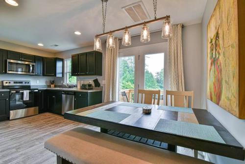 Cute & Comfy Condo ~ 9 miles to DTWN Asheville