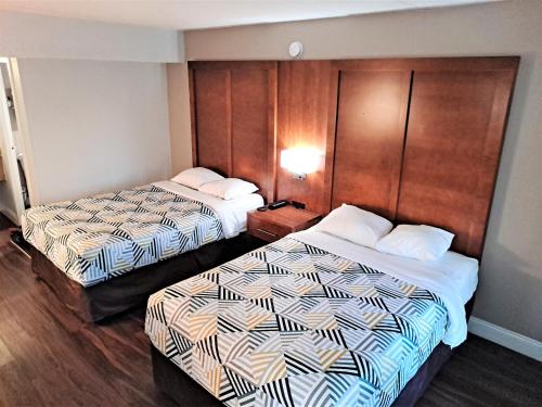 2 double beds