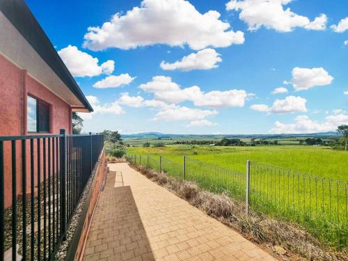 A picturesque 3 bedroom house with splendid views