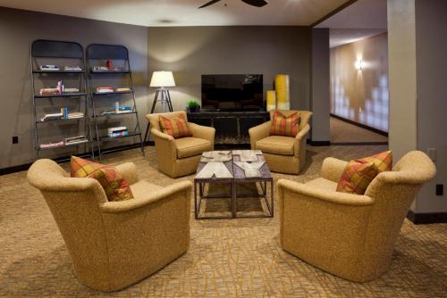 GrandStay Hotel & Suites
