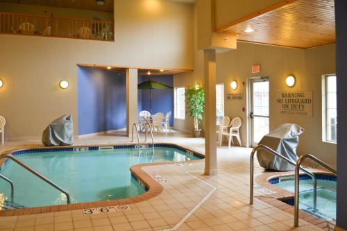 GrandStay Hotel & Suites La Crosse