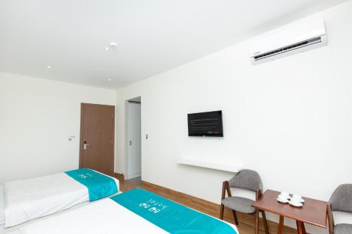  Deluxe Triple Room with Balcony image 10