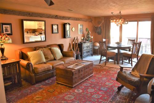 Létesítmények, New listing! ON 62-acre Broad Ripple park/ less than a mile from Broad Ripple village. near Holliday Park