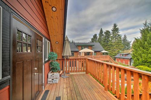 Modern Edgewood Home Near Tacoma with Deck!