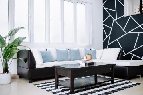 The Black & White Garden Villa- 5-Bedroom Villa in Vung Tau