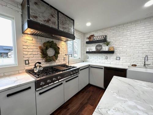 Cheerful 4 bedroom home w/ fireplace & game room in Mason, USA
