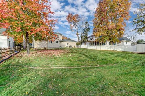 Cheerful 4 bedroom home w/ fireplace & game room