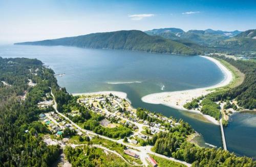 สภาพแวดล้อมโดยรอบ, A Shack In The Woods in พอร์ต เรนฟริว