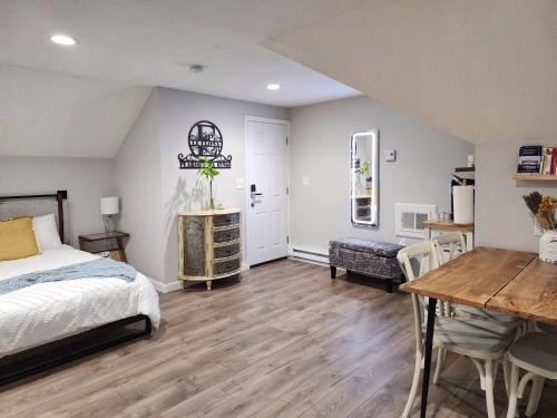 Le Elona, a private island getaway experience in Peabody, USA