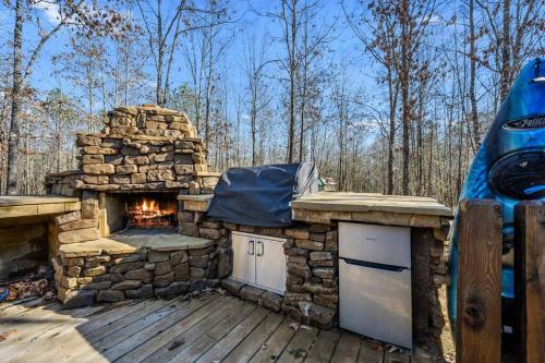 Bent Tree Cabin, on Private 12.5 Acres + Hot Tub