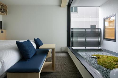 Deluxe King Room with Bath - No Cleaning for Consecutive Night Stays