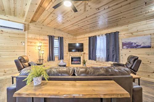 Quiet Pines Cabin with Hot Tub and Fishing Pond!