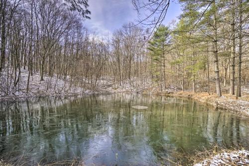 Quiet Pines Cabin with Hot Tub and Fishing Pond!