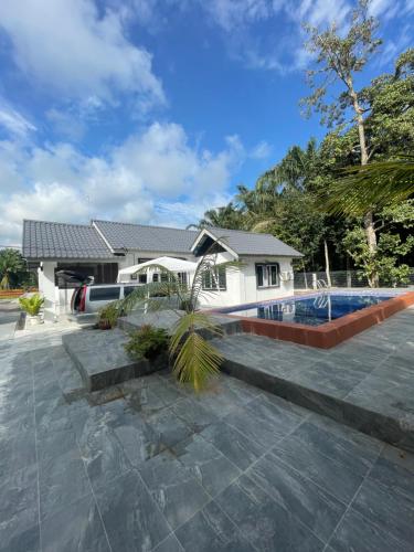 Swimming pool, Villa Kobun Batu Laut Halal Homestay Islam Only in Tanjong Sepat