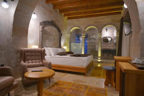 Secret Hill Cave Suites