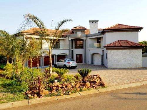 Spacious Golf & Wildlife Estate in Hartbeespoort 10 sleeper, Hartbeespoort (foto 2)