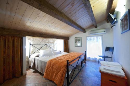 2 bedrooms, 5 beds