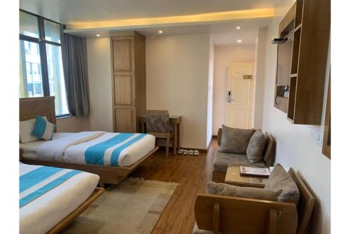 room detail thumbnail 1