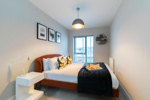 Elliot Oliver - Chic 2 Bedroom Town Centre Apartment in 切尔滕纳姆