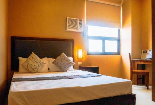 RedDoorz Plus @ Hotel Platinum Occidental Mindoro in San Jose (Mindoro Occidental)