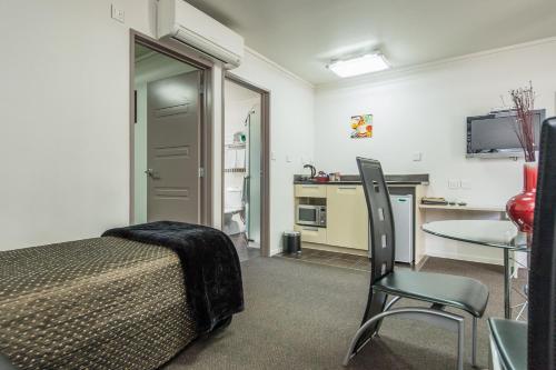 151 On London Motel & Conference Centre Set in a prime location of Wanganui, 151 On London Motel & Conference Centre puts everything the city has to offer just outside your doorstep. The property features a wide range of facilities to make 