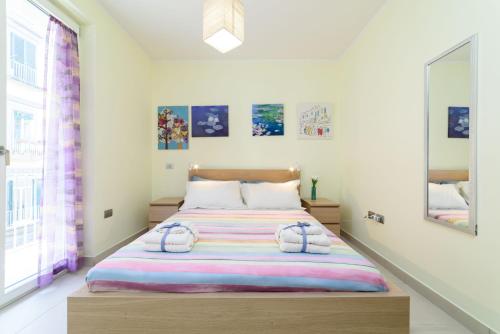 Standard King Room image 4
