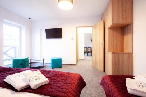 1 queen bed, 1 twin bed, 1 sofa bed