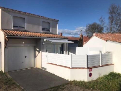 Maison avec grande terrasse à 100m de la plage