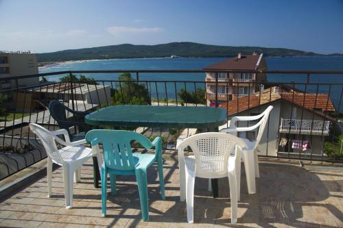 Terraza/balcón, Paunovi Guest House in Primorsko